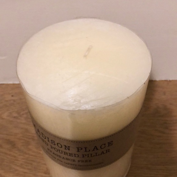 Candle, never used, large soy candle - Picture 2 of 3